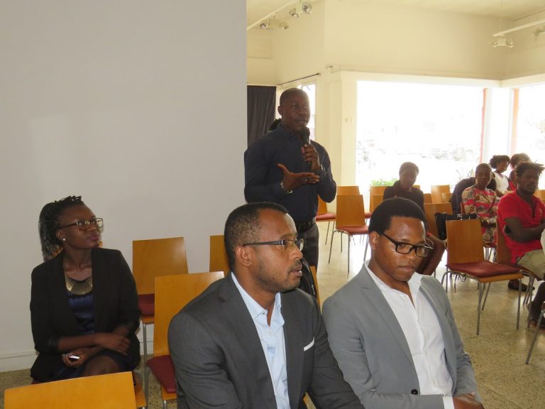 ”Constituição de São Tomé e Príncipe e Legislação Fundamental”de Jonas Gentil e Jhúnior de Ceita