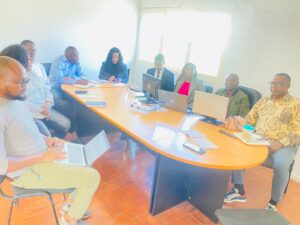 Participantes em reunião com o FMO em Moçambique